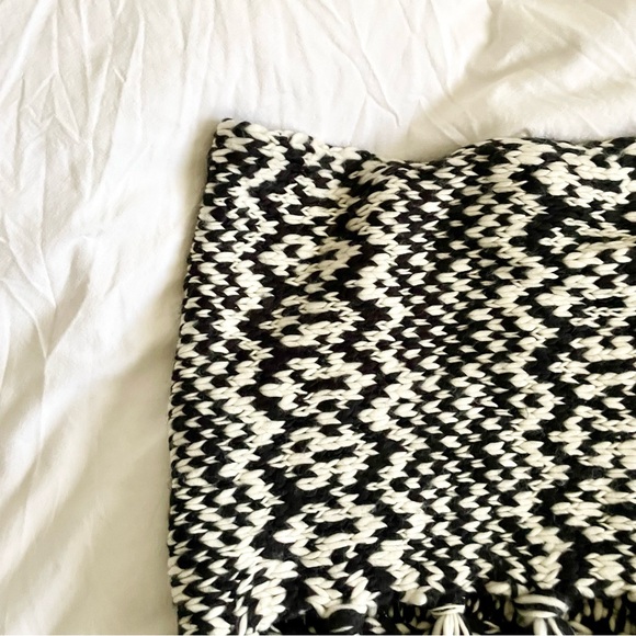 FOREVER 21 One Size Fits All Chunky Knit Ivory Infinity Scarf Fringe Winter OS - Picture 5 of 6